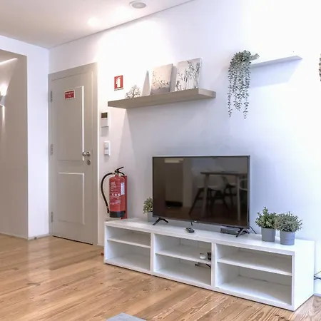 Wood And Marble 1bdr By Lovelystay شقة