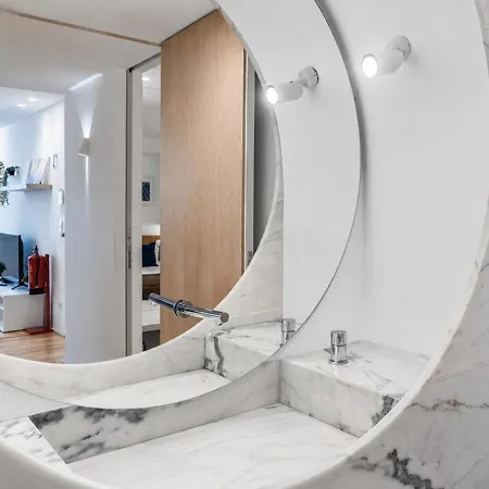 Wood And Marble 1bdr By Lovelystay Лиссабон